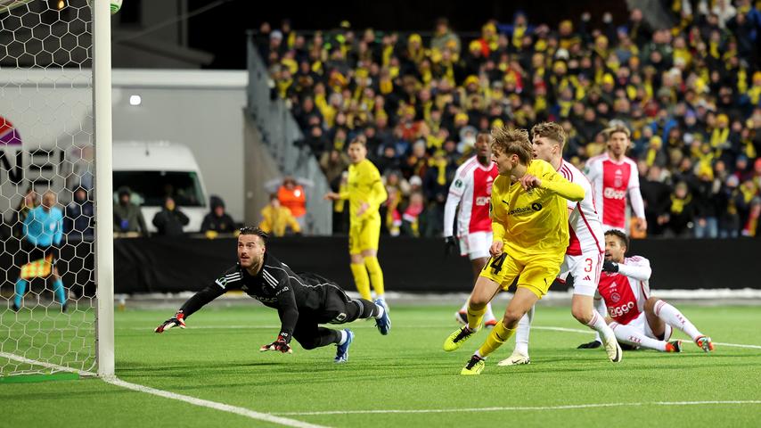 1708658905 306 Ausgerechnet Taylor fuehrt Ajax in der Verlaengerung ins Achtelfinale der