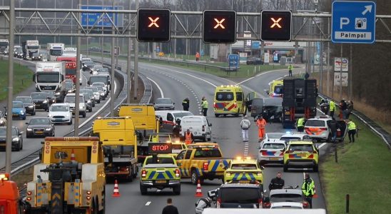 A1 bei Hoevelaken wegen toedlichem Unfall bis spaet in die