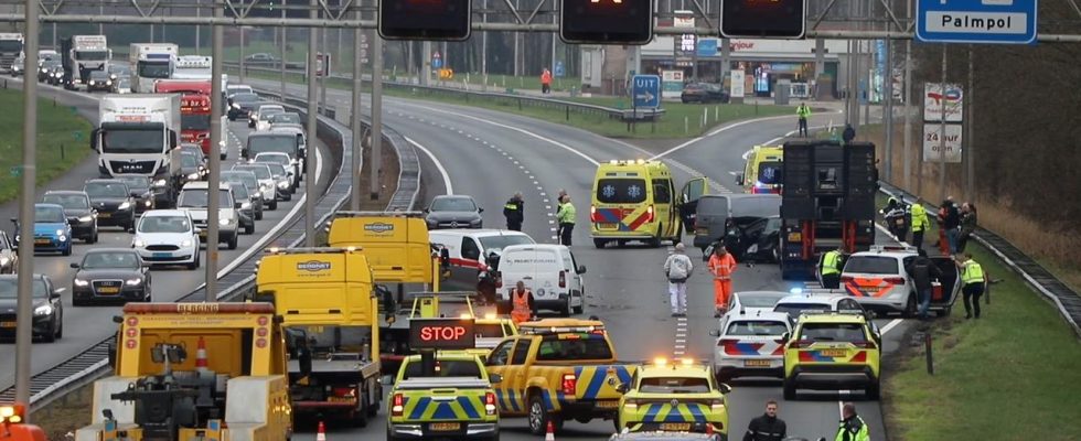 A1 bei Hoevelaken wegen toedlichem Unfall bis spaet in die