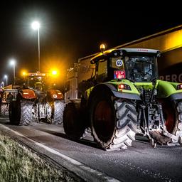 Bauernaktion versucht deutsche Grenze zu blockieren A7 Scheemda wieder geoeffnet