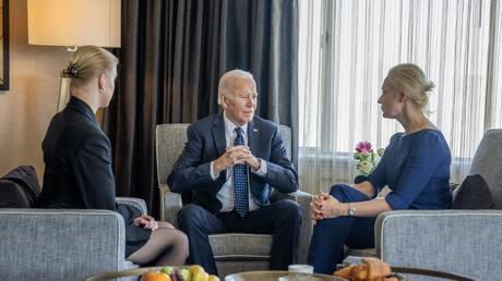 Biden droht Putin wegen Nawalnys Tod mit „schweren Sanktionen –