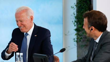 Biden erinnert sich an juengstes Treffen mit dem laengst verstorbenen