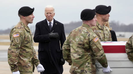 Biden verspricht weitere US Luftangriffe – World