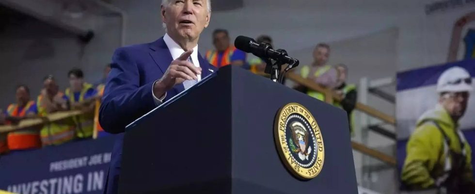 Biden wirbt nach knappem Sieg im Jahr 2020 um Waehler