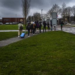 COA scheint die erste Geldstrafe wegen Menschenansammlungen in Ter Apel