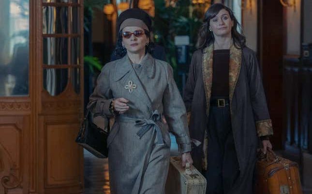 Chanel und Dior in einem schoenen historischen Drama