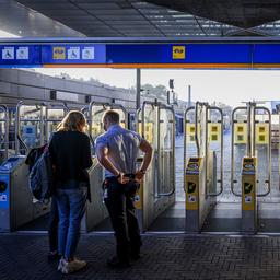 Das Reisen mit oeffentlichen Verkehrsmitteln ist immer noch nicht auf