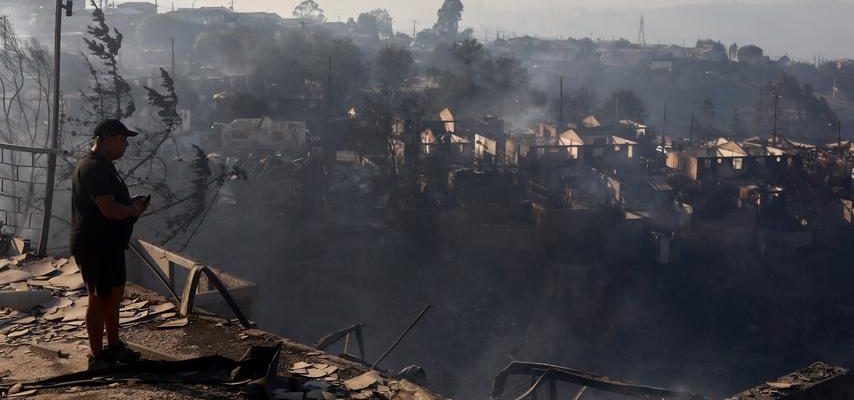 Dutzende Tote in Chile durch Waldbraende die ganze Wohngebiete niederbrennen