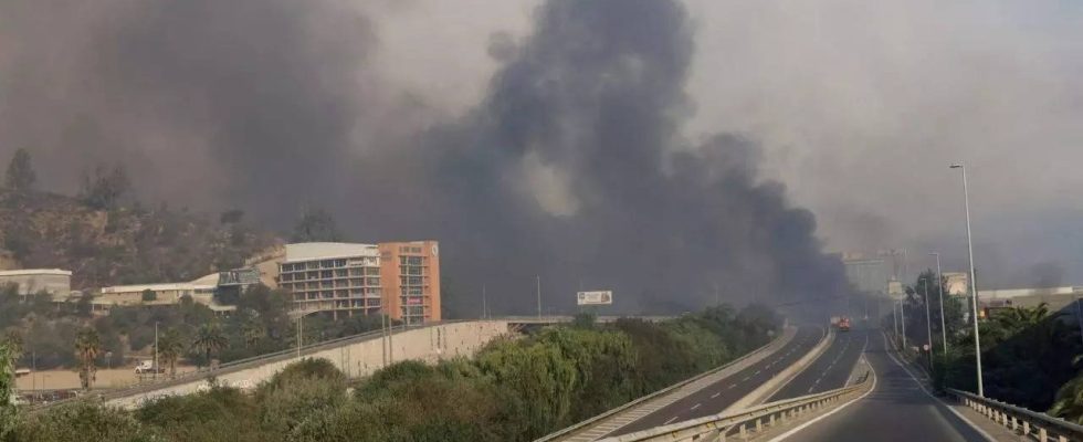 In Zentralchile wueten Waldbraende bei denen mindestens 64 Menschen ums