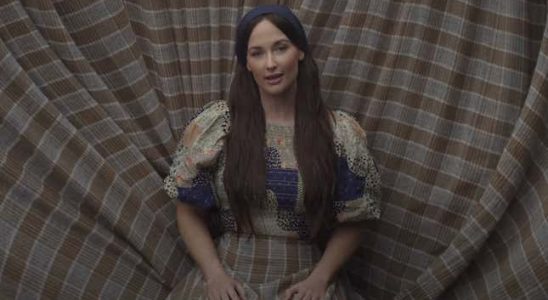 Kacey Musgraves gibt Single und Veroeffentlichungsdatum fuer Deeper Well bekannt