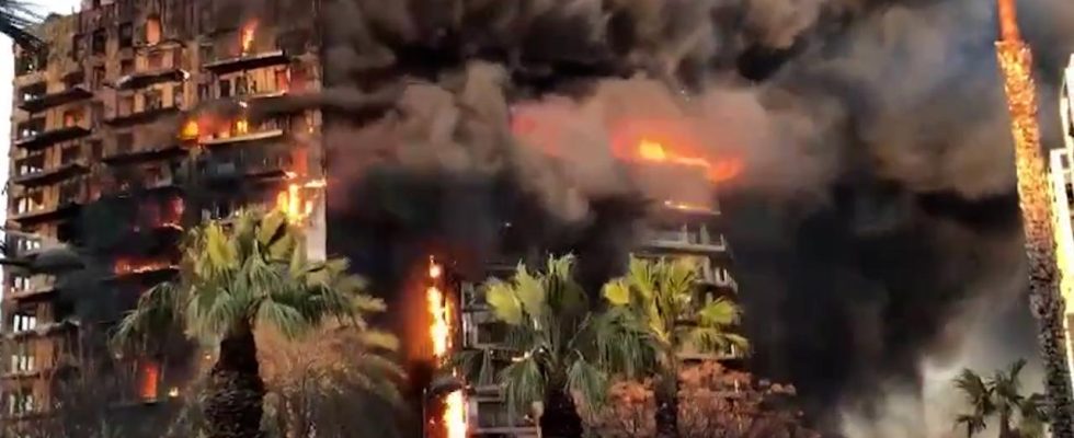 Mindestens 14 Verletzte bei Grossbrand in Wohnung in Valencia moeglicherweise