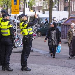 Polizei geht gegen Rassismus vor und macht kritische Dokumentarfilme zum