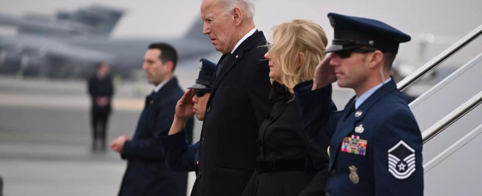 Praesident Biden nimmt an der rituellen Rueckkehr von drei in