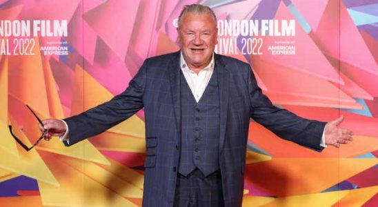 Ray Winstone sagt erzwungene Neuaufnahmen von Black Widow seien „wie