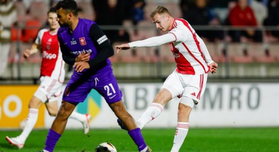 Rijkhoff zeigt Klasse bei Jong Ajax mit zwei Toren gegen