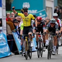 Sprint Spitzenreiter Kooij und Luxus Helfer Van Aert treffen im ersten Rennen