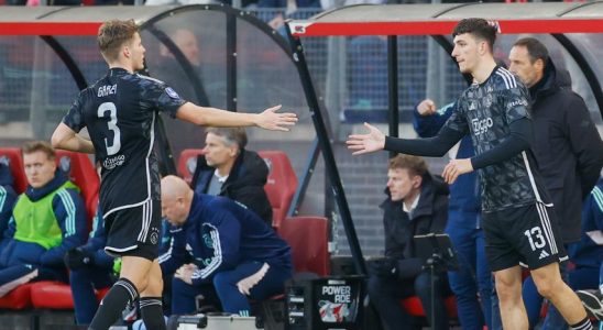 Trotz seiner defensiven Position hat Ajax keine Chance gegen den