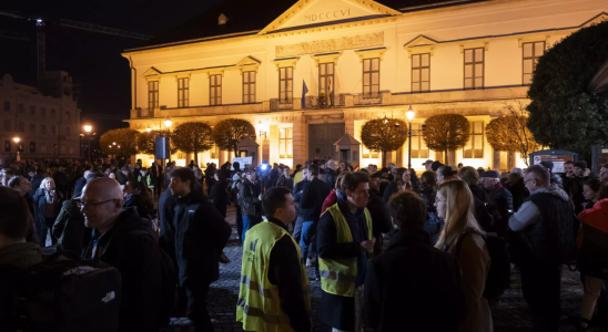 Ungarns Praesident tritt wegen einer Begnadigung eines wegen Kindesmissbrauchs verurteilten