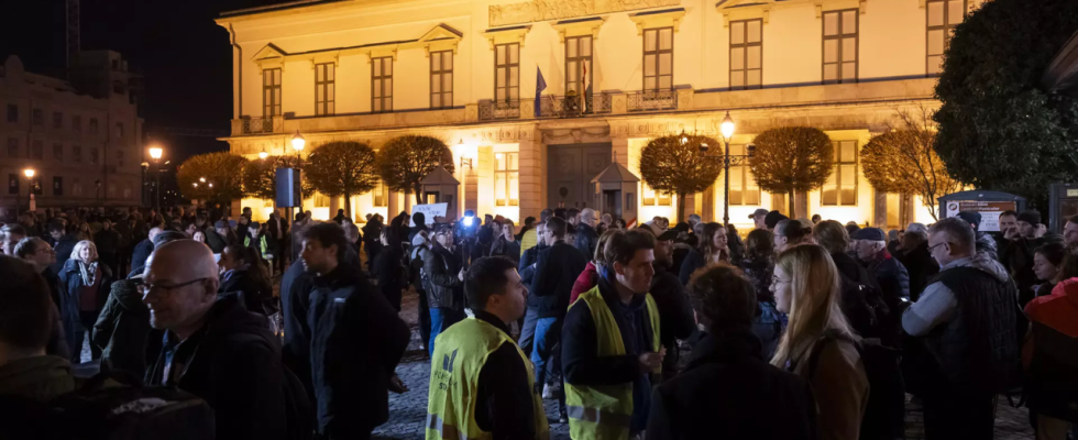 Ungarns Praesident tritt wegen einer Begnadigung eines wegen Kindesmissbrauchs verurteilten