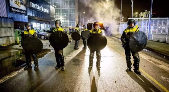 Vier Polizisten bei gewalttaetigen Auseinandersetzungen zwischen eritreischen Gruppen in Den