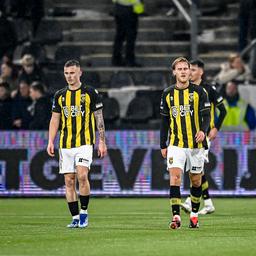 Vitesse steckt tiefer in den Problemen Zehn verliert 02 Fuehrung gegen