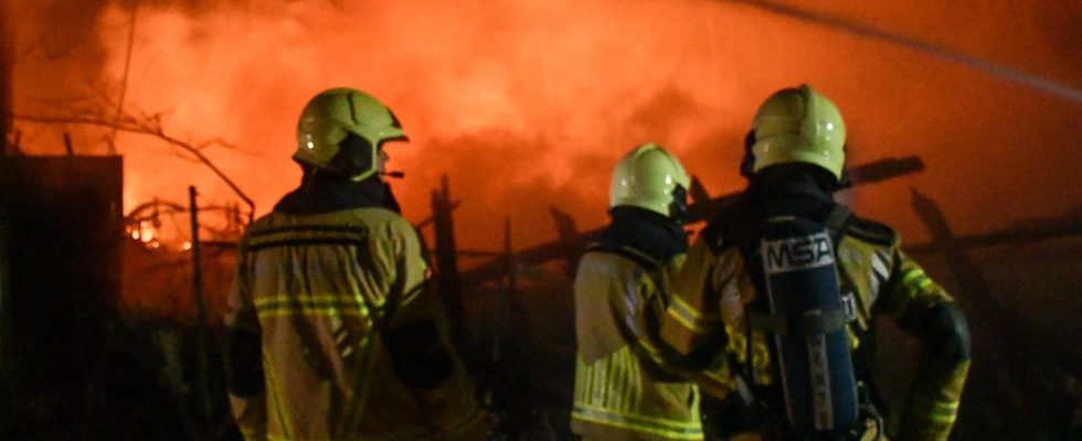 Vroomshoop Geschaeftsgelaende durch Feuer zerstoert moegliche Freisetzung von Asbest Inlaendisch