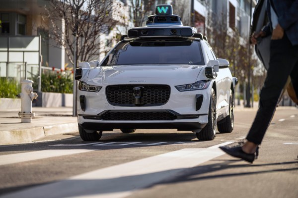 Waymo ruft die Robotaxi Software zurueck und aktualisiert sie nachdem zwei