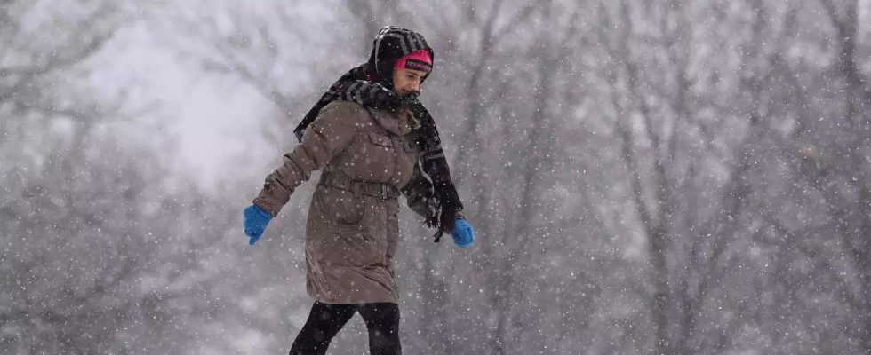 Wintersturm im Nordosten der USA stoert Fluege und Schulen