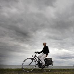 Wolken legen sich wie eine warme und weitgehend trockene Decke