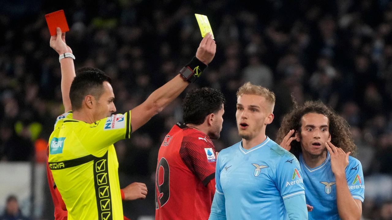 Beeld uit video: Samenvatting: Lazio eindigt duel met acht man en verliest van AC Milan