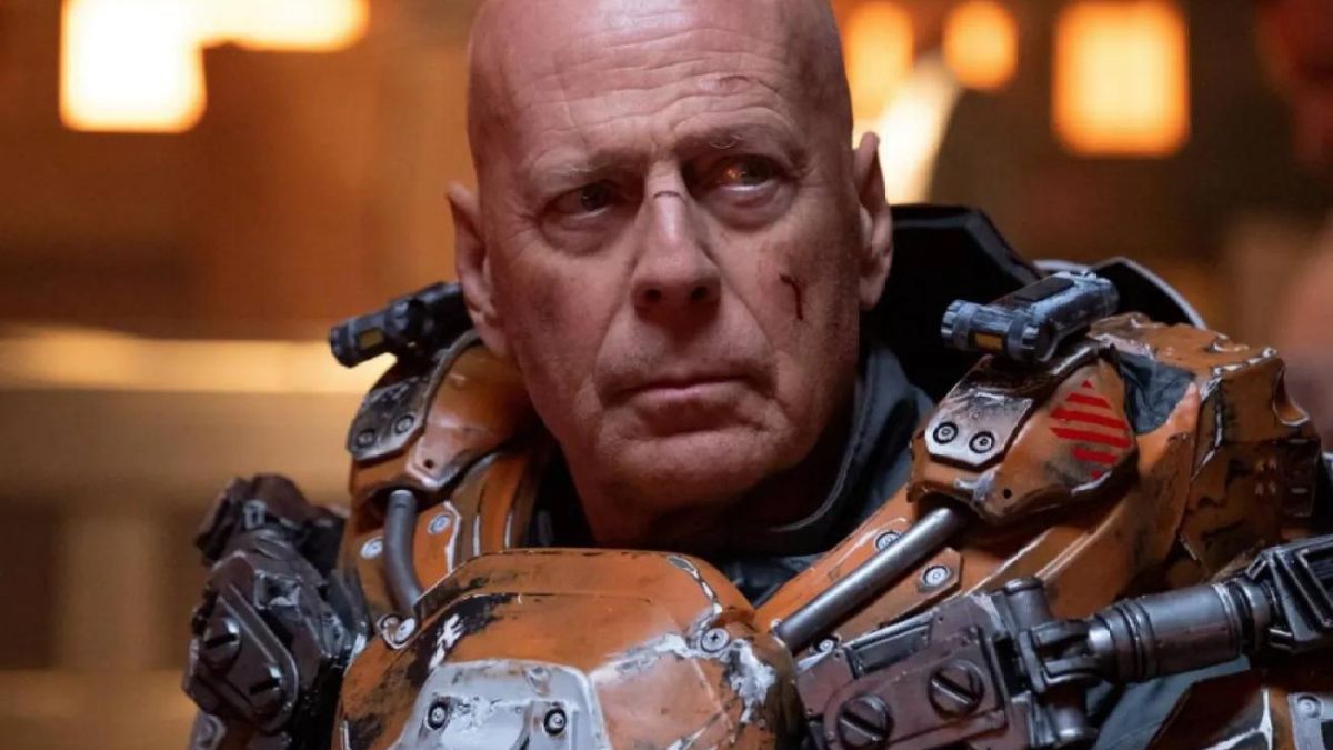 Bruce Willis in einem Mech-Anzug.  Dieses Bild ist Teil eines Artikels über die Verleihung der Golden Raspberry Awards