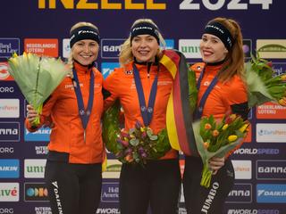 Joy Beune verovert wereldtitel allround en voert Nederlands podium aan