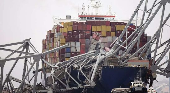 Beamte sagten dass das Frachtschiff im Hafen eine Motorwartung hatte