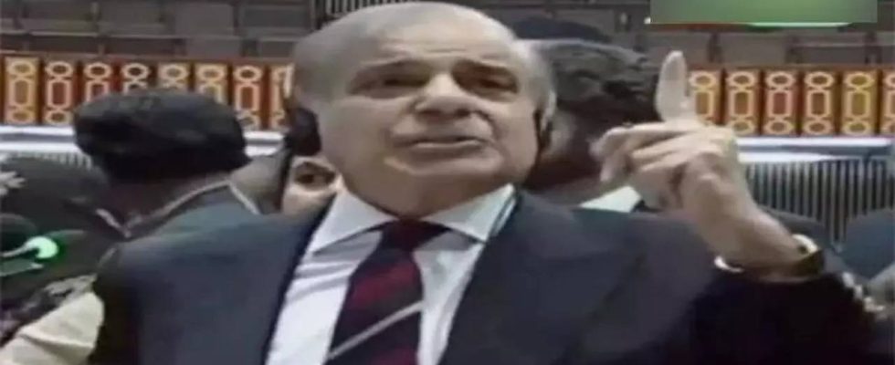 Der designierte pakistanische Premierminister Shehbaz Sharif fordert in seiner Siegesrede