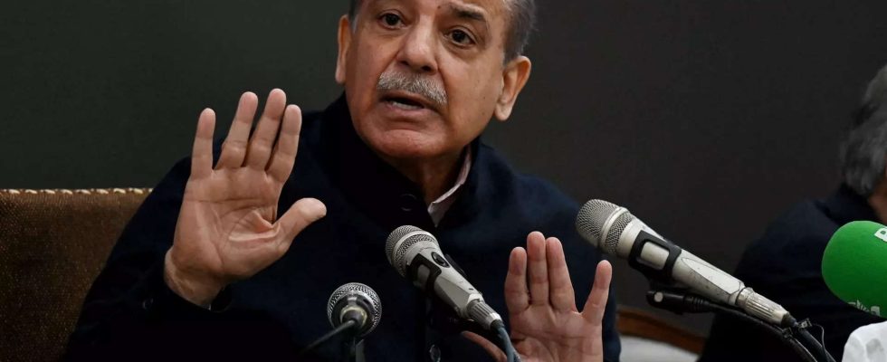 Der neue pakistanische Premierminister Shehbaz Sharif ordnet „sofortige Gespraeche mit