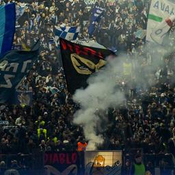 Lazio Fans singen faschistische Lieder in der Bierhalle in der Hitler