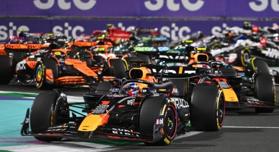 Live F1 Verstappen macht waehrend der Safety Car Situation nach Stroll Unfall