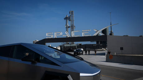 Musk baut riesiges Spionagesatellitennetzwerk auf – Reuters – World