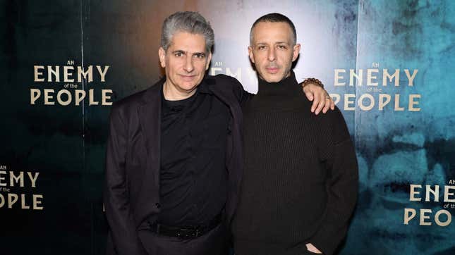 Proteste unterbrechen Jeremy Strong und Michael Imperioli am Broadway