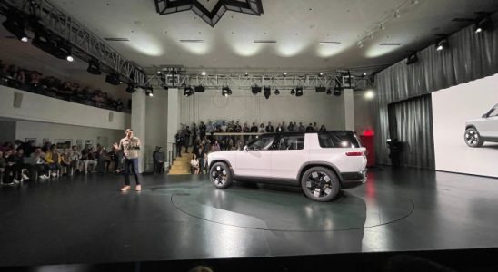 Rivian erhaelt den R2 SUV im Wert von 45000 US Dollar seine