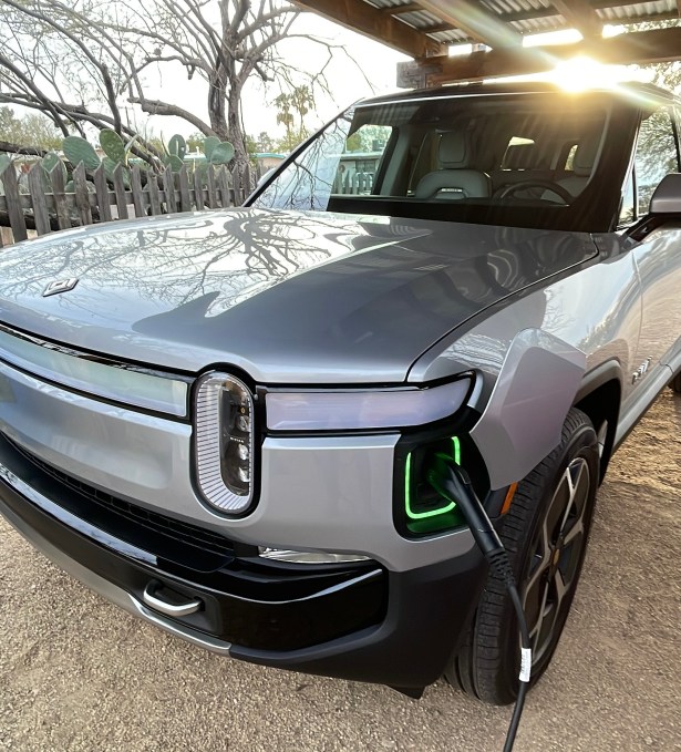 Rivian R1S EV-Ladevorgang