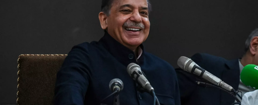 Shehbaz wurde zum zweiten Mal zum pakistanischen Premierminister gewaehlt Zardari