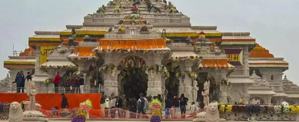 Sie koennen jetzt taeglich Ayodhya Ram Mandir Morgen Aarti live verfolgen