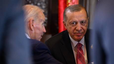 Washington wendet sich an Ankara um die Granatenproduktion anzukurbeln –