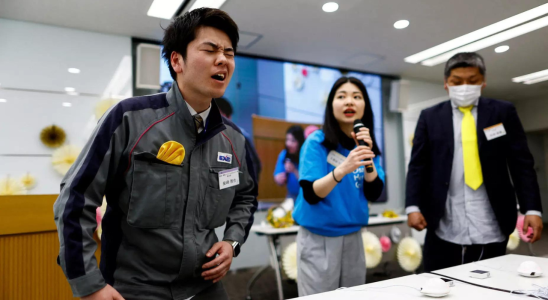 „Ich konnte mich nicht bewegen Maennliche japanische Bueroangestellte leiden unter