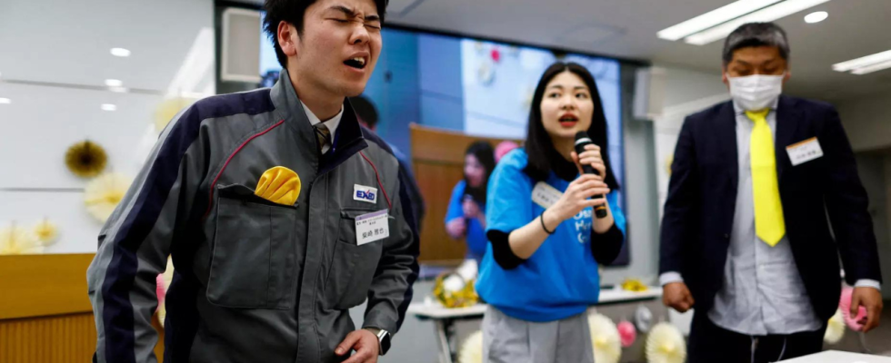 „Ich konnte mich nicht bewegen Maennliche japanische Bueroangestellte leiden unter