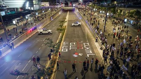 5 Verletzte nachdem Auto Demonstranten in Tel Aviv gerammt hat