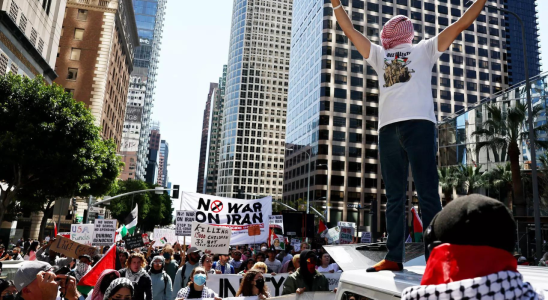 Antiisraelische Demonstranten stoeren den Verkehr auf der Brooklyn Bridge in