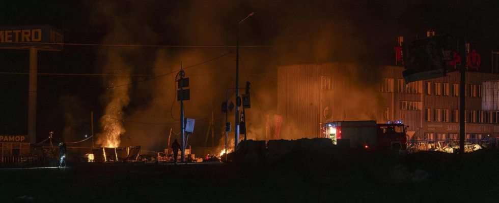 Bei russischen Raketenangriffen auf die ukrainische Stadt Charkiw werden sechs