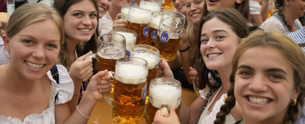 Betrinken Sie sich nicht high auf dem Oktoberfest sagt Bayern